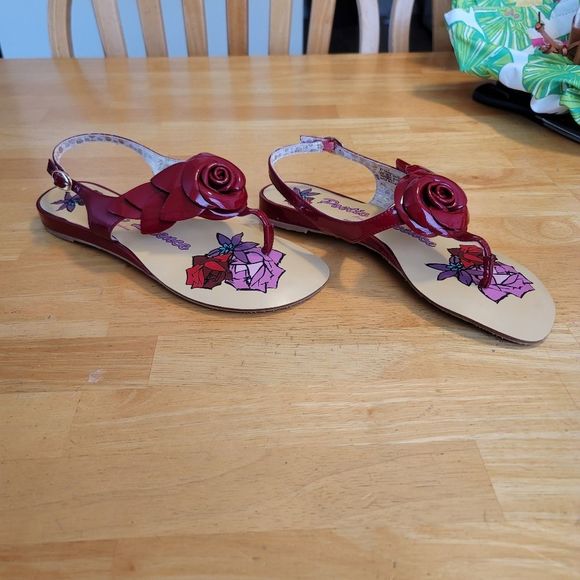 Poetic License red rose thong strapped sandals - Picture 2 of 4